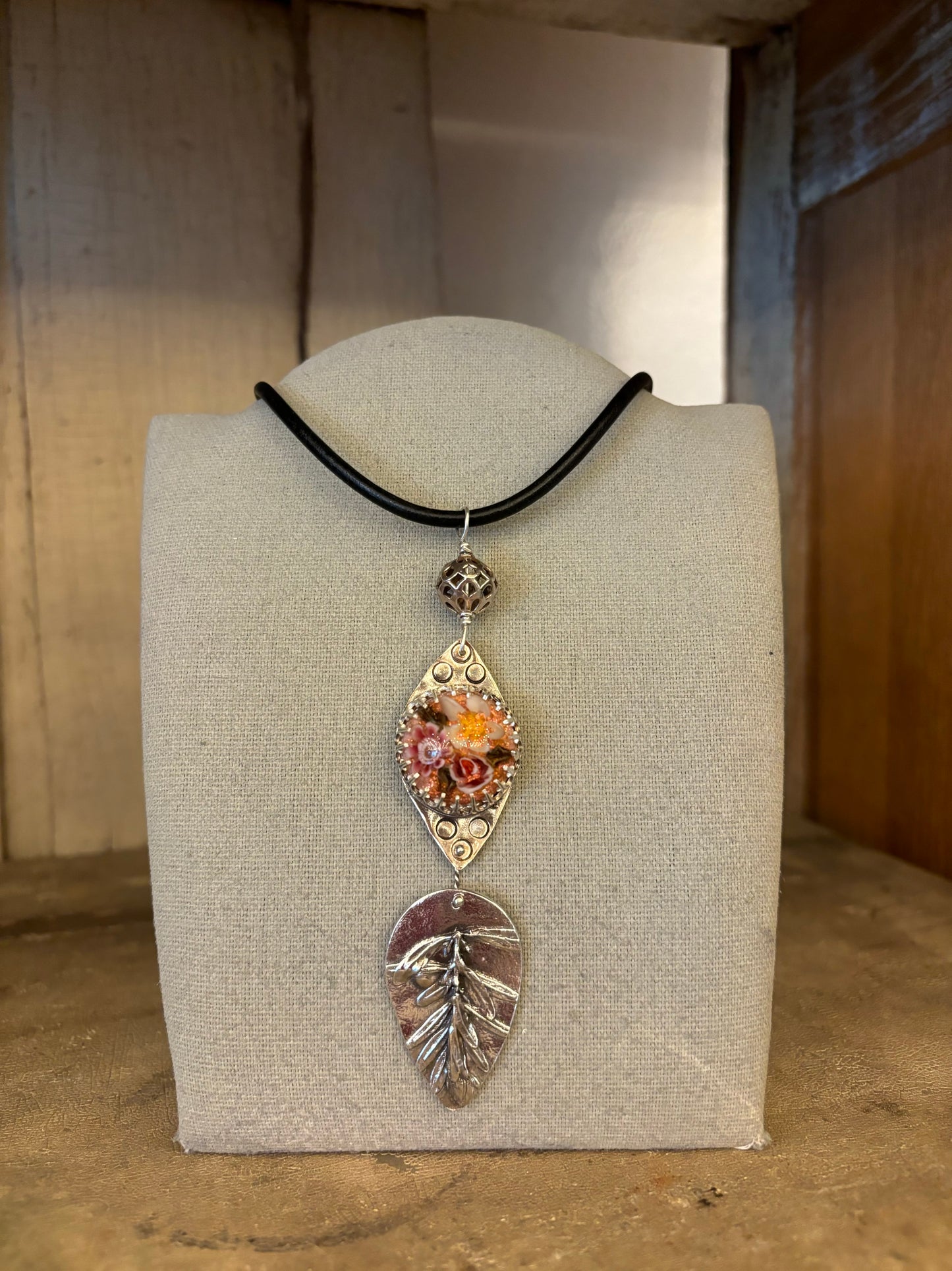 Glass Floral Stone Necklace